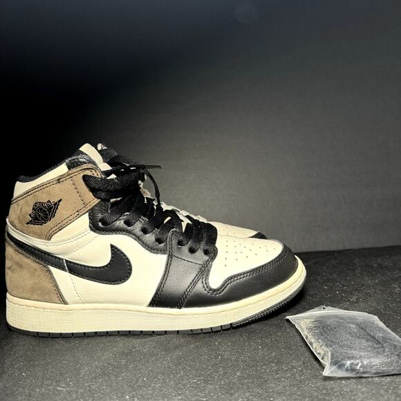 Size 6 - Nike Air Jordan 1 Retro High OG GS Dark Mocha Men's Shoes